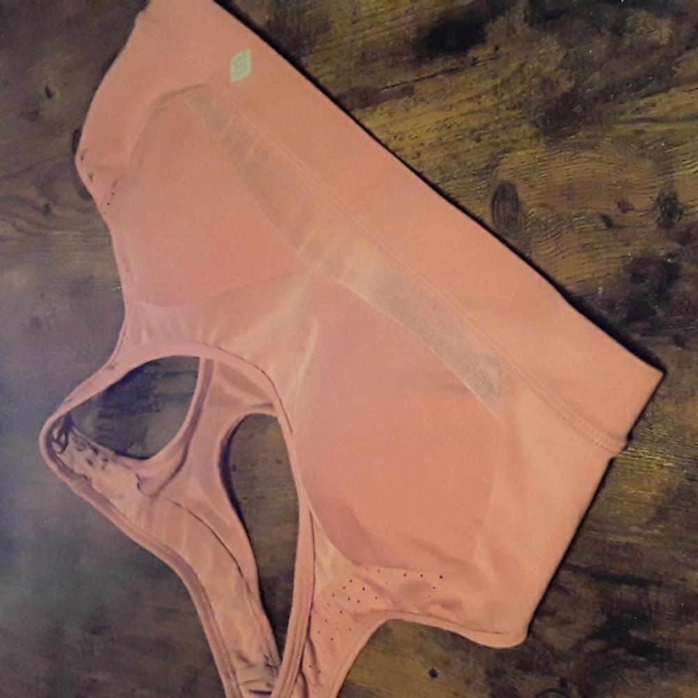 NWOT Medium Nova Sport Red Clay Colored padded Wirefree Beautiful Sports Bra